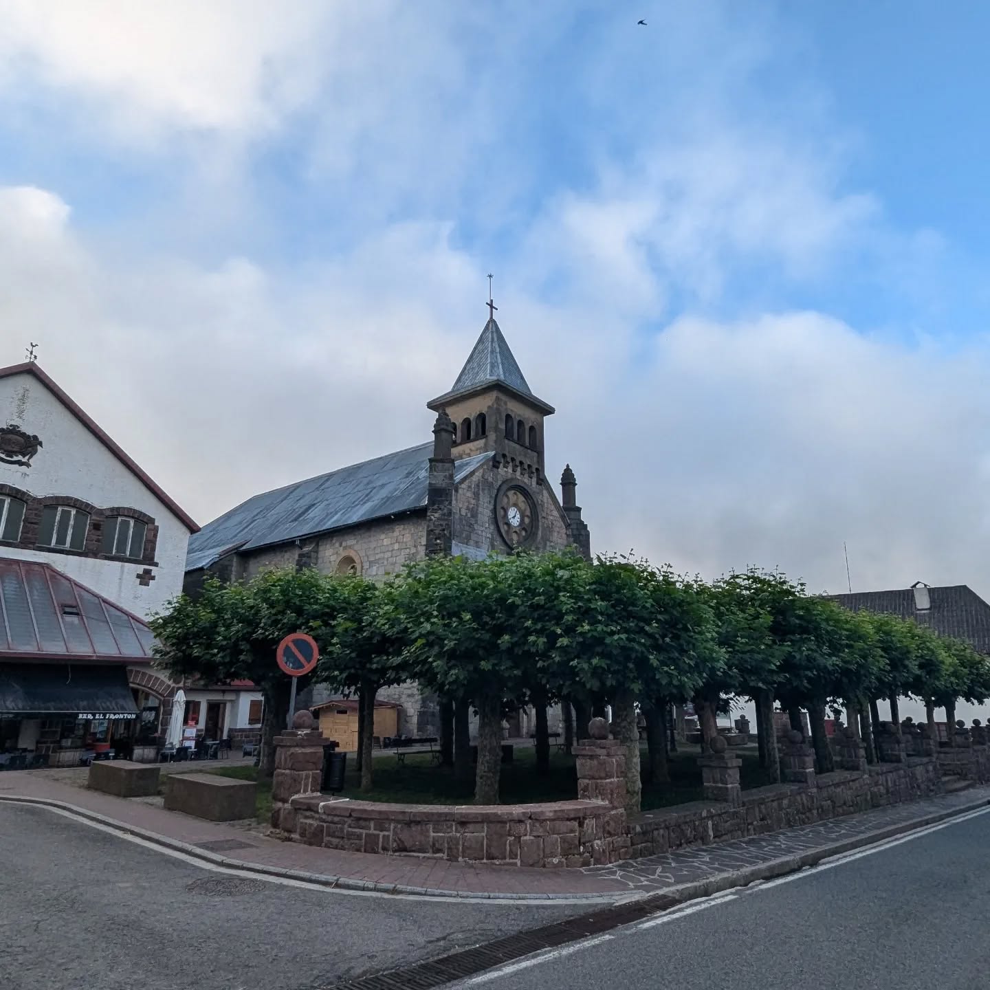 Day 2: Roncesvalles - Larrasoana 26.4km, 450m ascent